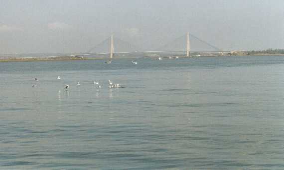 Brücke verbindet Portugal + Spanien